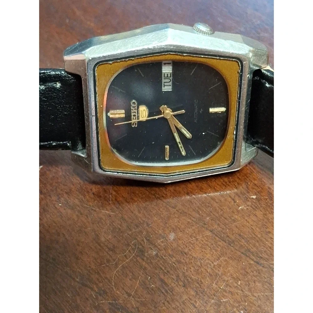Vintage Mens Seiko 5 Automatic 33mm Watch 7009-5560A1. 17 Jewels, Self Winding.